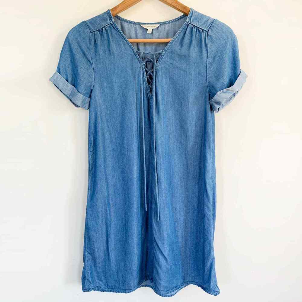 Lucky Brand Chambray Lyocell Shift Dress Lace Up V-Neck Short Sleeve Women's XS - Picture 2 of 7